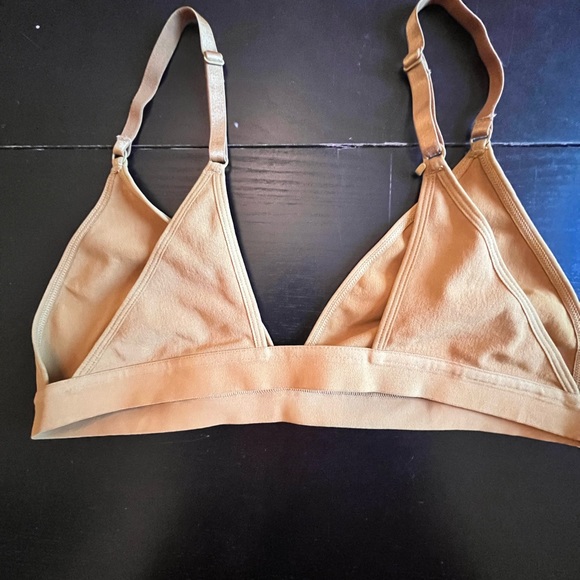 Fabletics Pureluxe mustard leggings and matching bralette, size Medium. - Picture 4 of 4